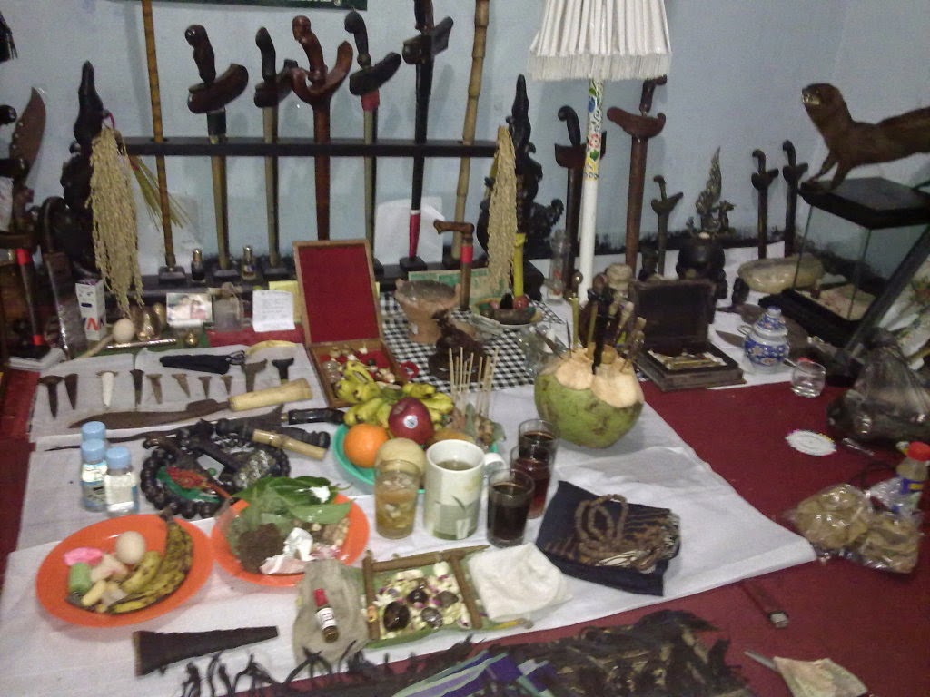 A photo of offerings and ritual objects used in a pesugihan ritual, a Javanese traditional ritual to gain wealth without offerings.